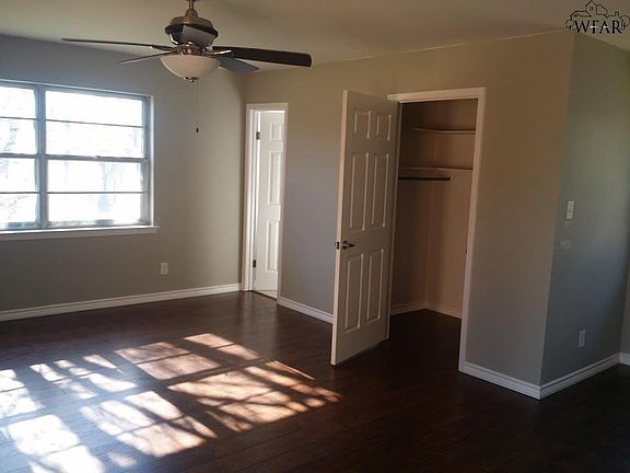 2nd image of 505 W Rebecca Ave