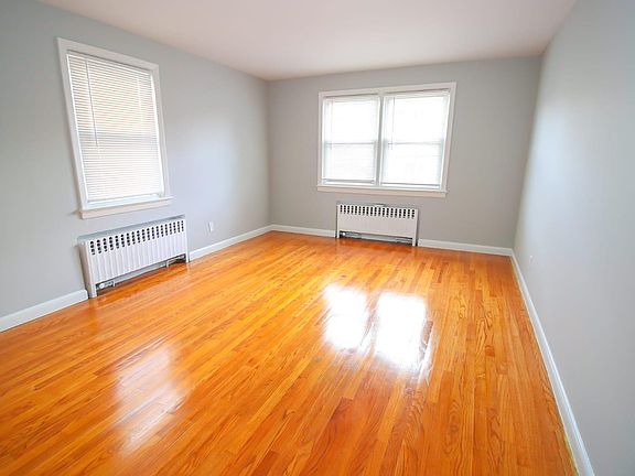 4th image of 229 Gaston Ave
