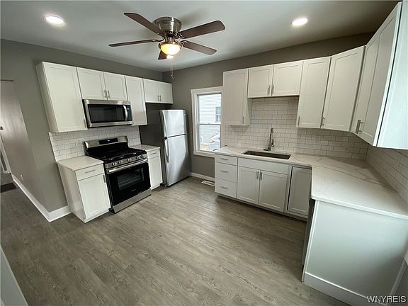 4th image of 103 Dirkson Ave