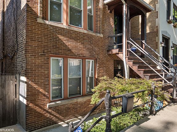 2nd image of 1916 W Wabansia Ave