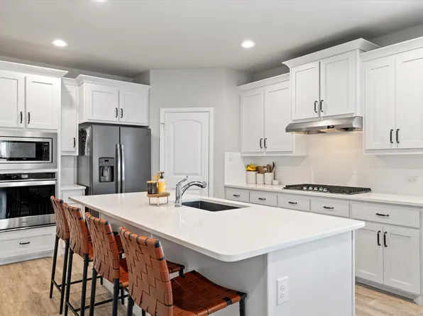 405 Rosie Ct, Argyle, TX 76226
