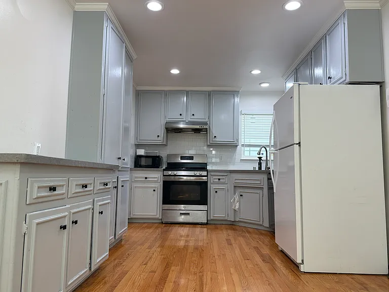1067 Belvedere Ln — Photo 5