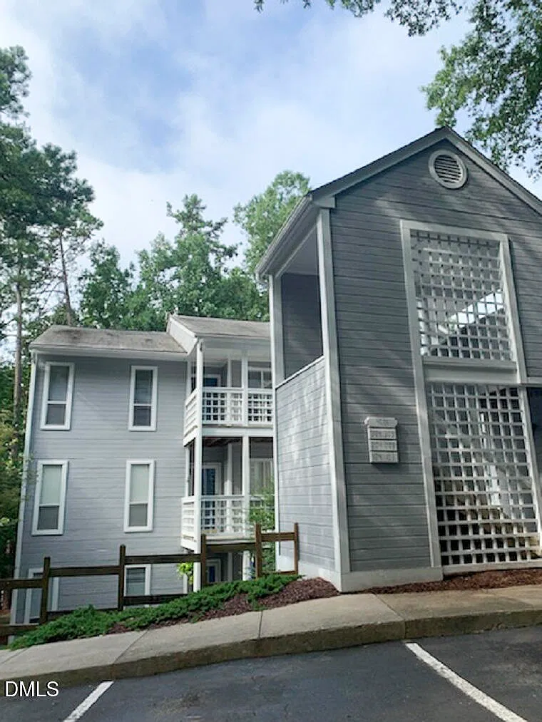 2 bed, 1.5 bath, 968 sqft, $1,475 — Photo 1