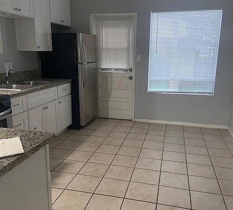 3rd image of 3328 Clairemont Dr