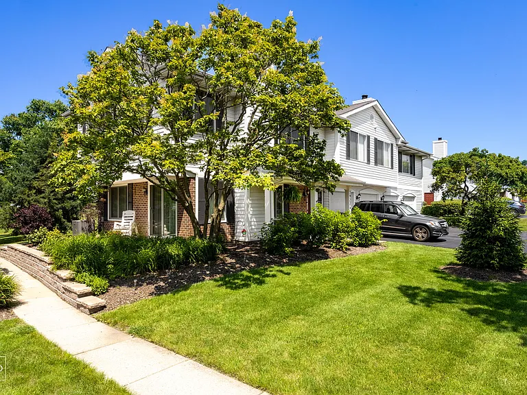7922 Knottingham Cir #B — Photo 18