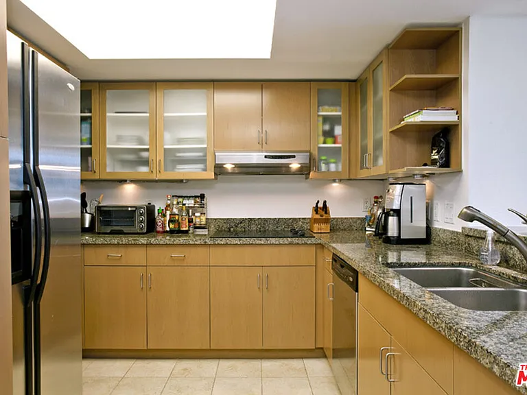 13700 Marina Pointe Dr #630 — Photo 10
