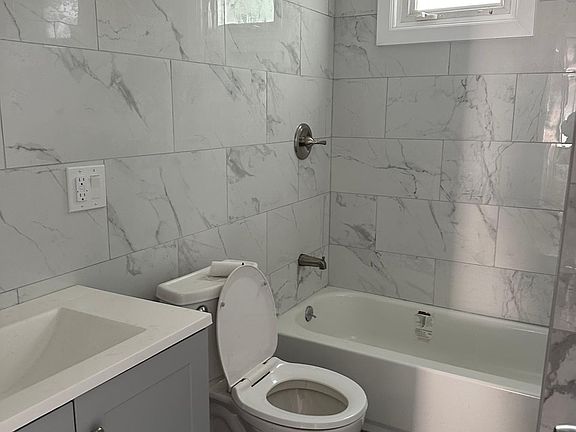 4th image of 345 Swinton Ave