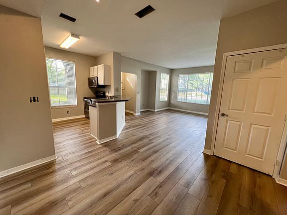 4th image of 13700 Richmond Park Dr N #103