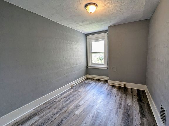 4th image of 22-23 Kenwood Ave #22-2