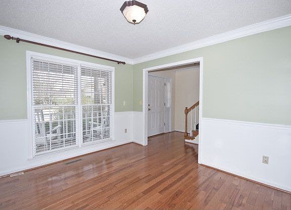 3rd image of 78 Woodlawn Ln