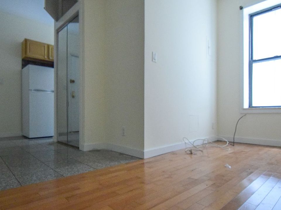 2nd image of 161 Prince St APT 1