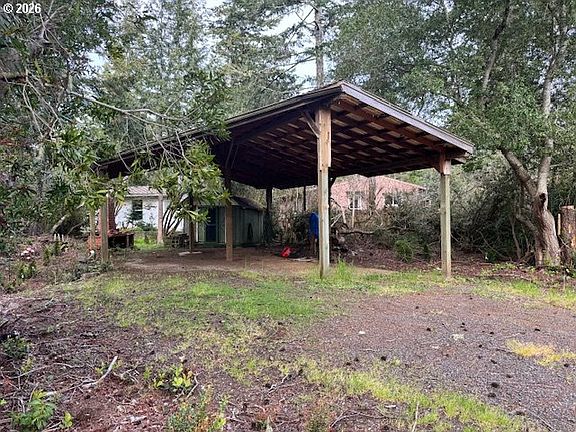 5th image of 223 Azalea St
