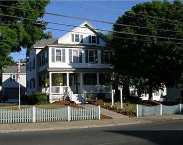 5th image of 390 Lincoln Ave
