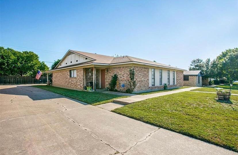 2nd image of 1105 Highbush Dr #1105