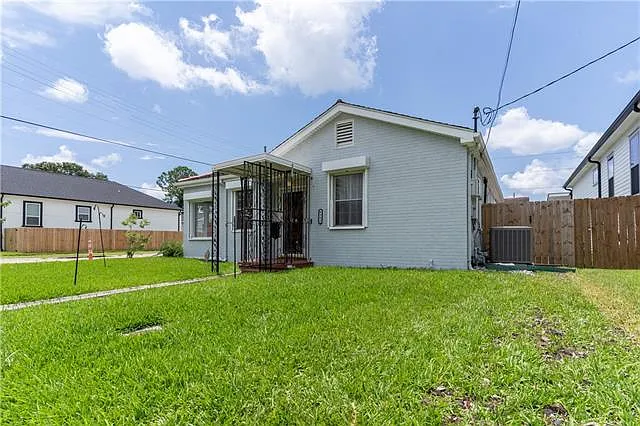8502 Edinburgh St — Photo 2