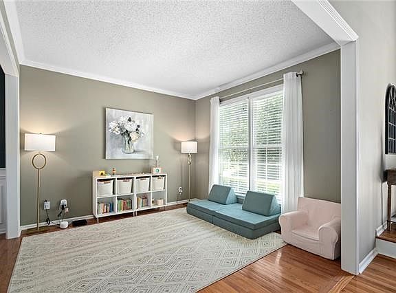 3rd image of 13916 W 120th St