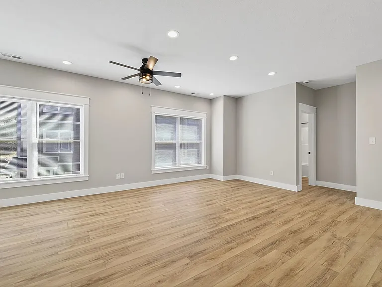 1124 N College Ave — Photo 5