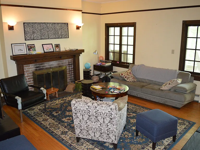 1825 Summit Ave — Photo 1