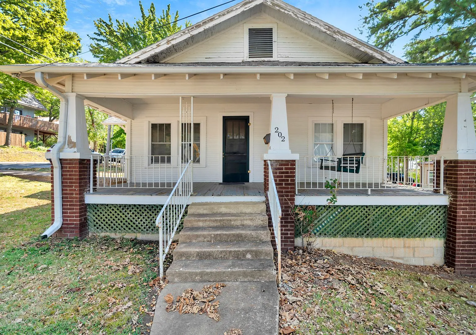 Cute 2 Bed 1 Bath in PRIME Location! — Photo 2