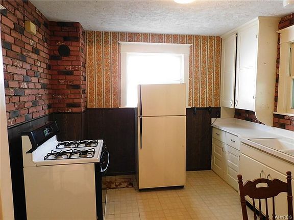2nd image of 41 Wilbury Pl