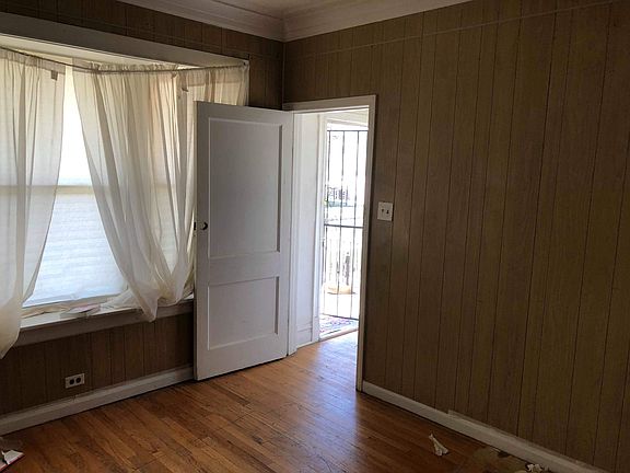 3rd image of 5923 S Hermitage Ave