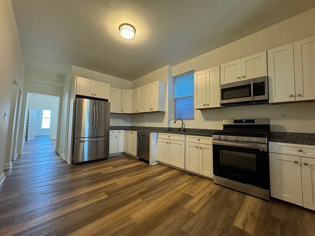 Building Photo - 942 N California Ave #3