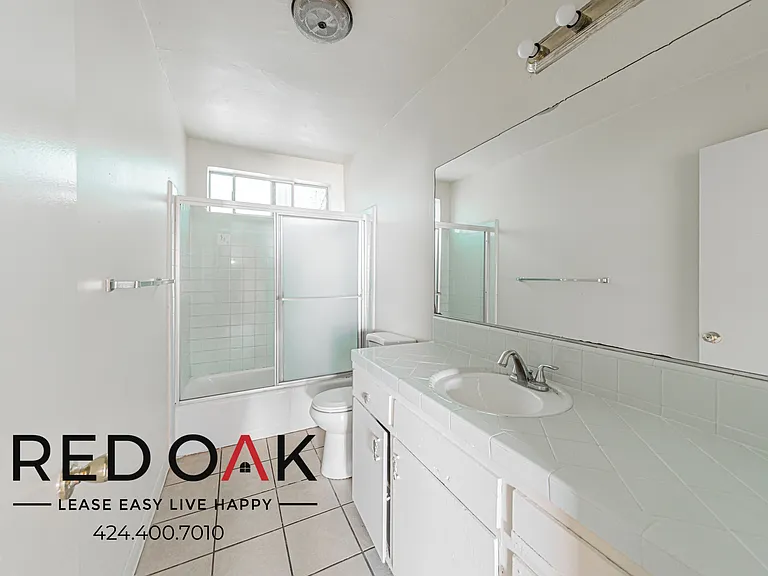 16515 Victory Blvd #6 — Photo 8