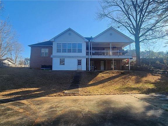 3rd image of 1 N Kenora Dr SW