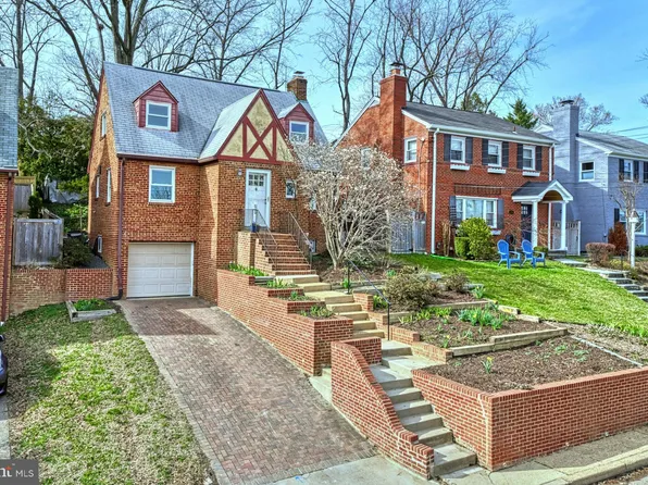 2718 Hemlock Ave, Alexandria, VA 22305
