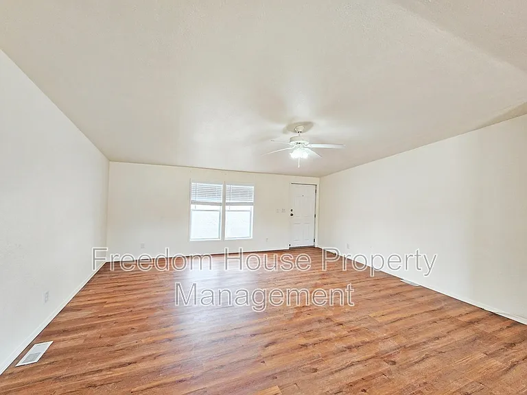 5220 Jerry Ave — Photo 4