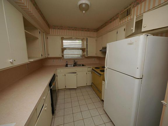 4th image of 5625 Tanglewood Dr