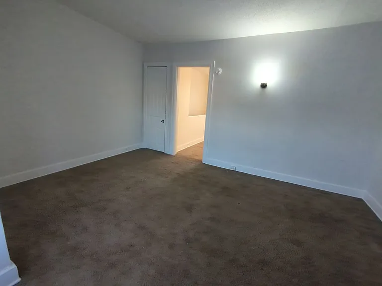 1529 W King St — Photo 26