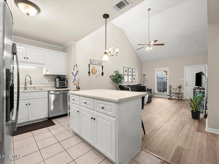 119 Grove Landing Ct — Photo 9