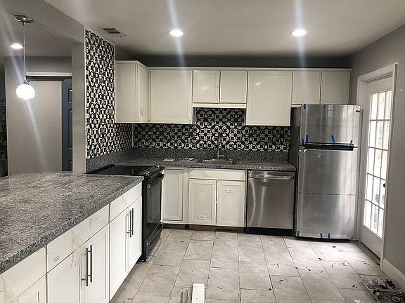 3rd image of 5789 Lake Lucina Dr N