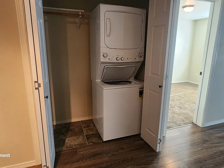 32 W Evergreen Dr — Photo 18