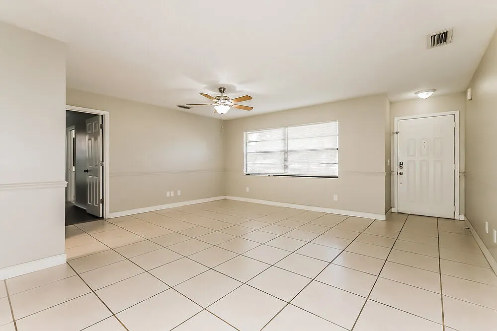 2 bed, 2.0 bath, 1132 sqft, $1,930 — Photo 3