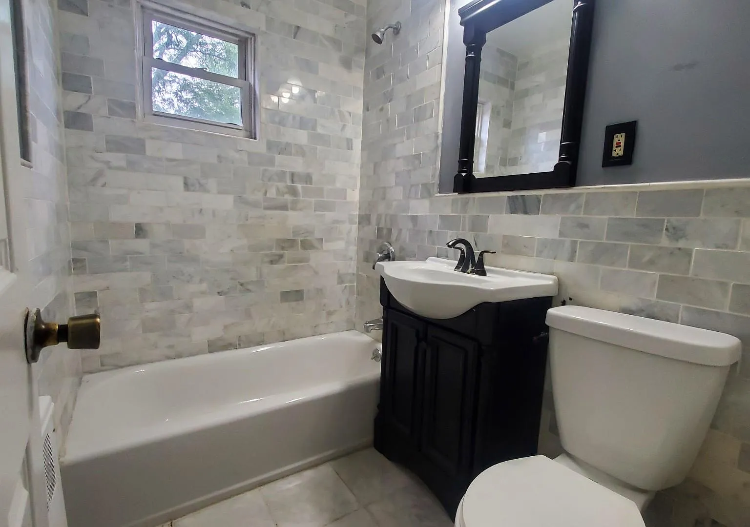 2 bed, 701 sqft, $2,200 — Photo 2