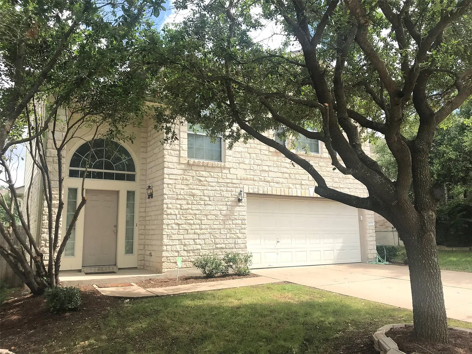 3 bed, 2.5 bath, 1772 sqft, $2,300 — Photo 3