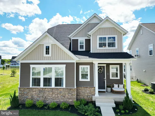 5656 Lewis Carroll Dr, White Plains, MD 20695