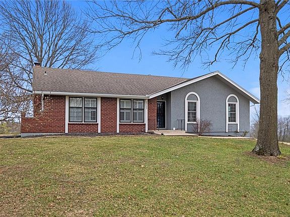 3rd image of 25123 Lone Pine Dr