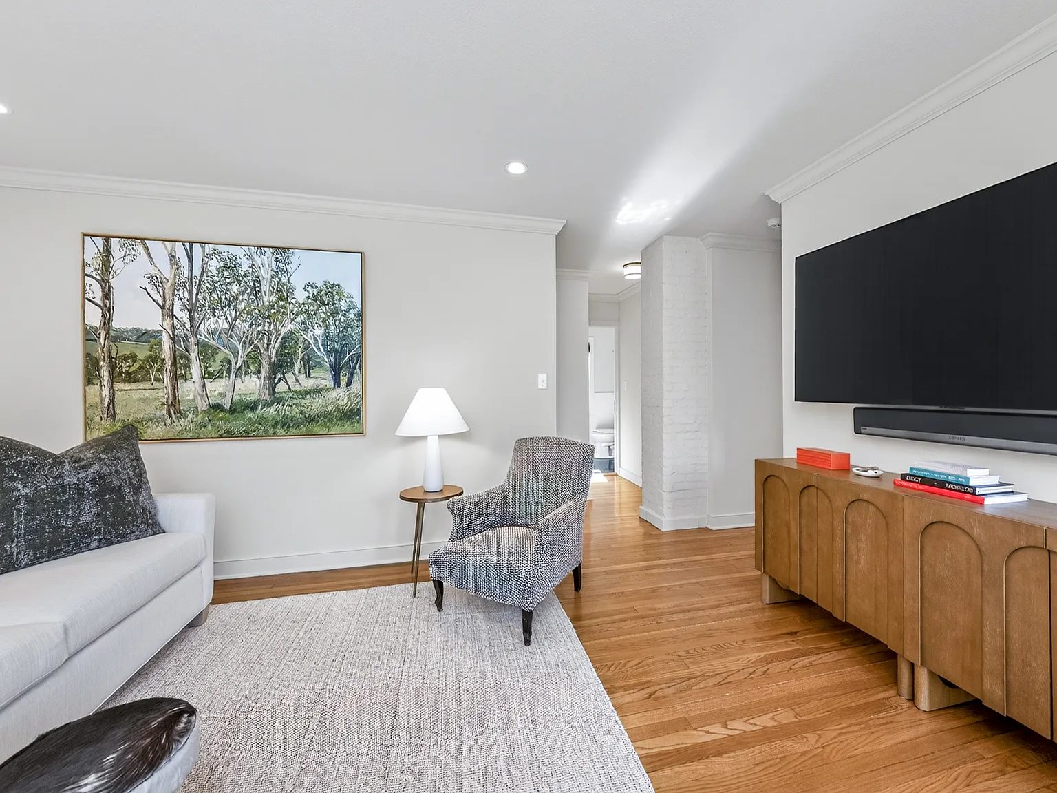 Turnkey Pied-a-Terre Rental Minutes to East Hampton Village — Photo 3