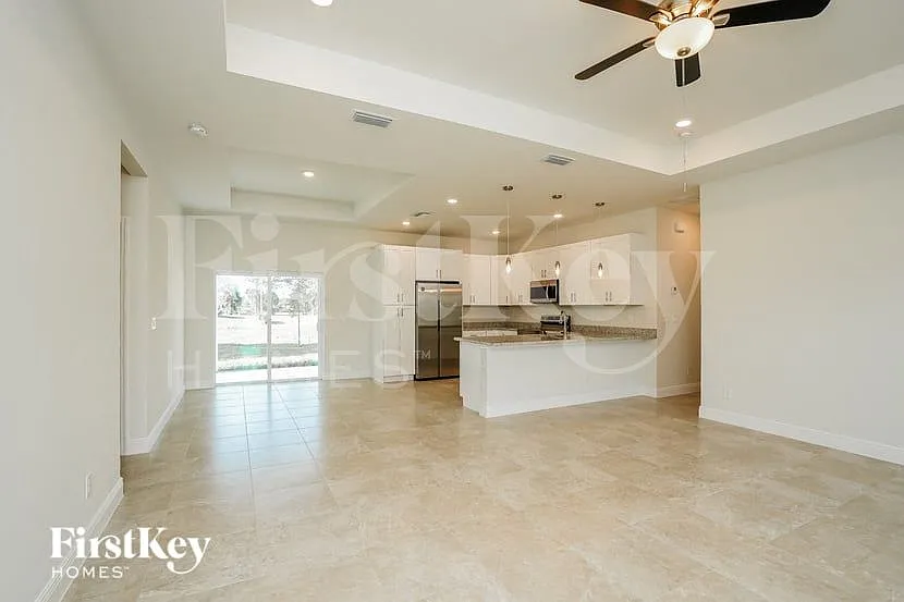 3 bed, 2.0 bath, 1464 sqft, $1,665 — Photo 2