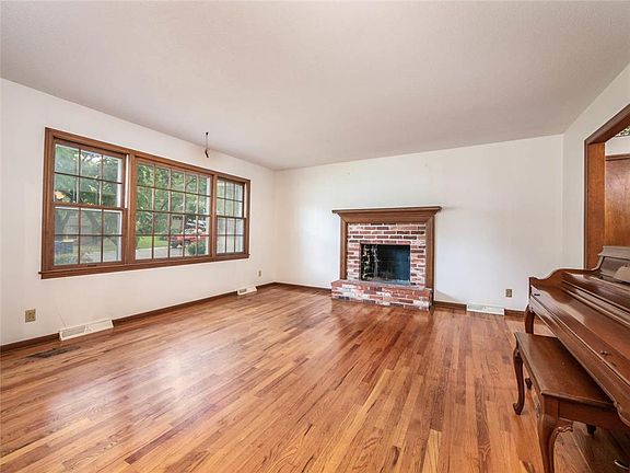 5th image of 7320 Willow Ave