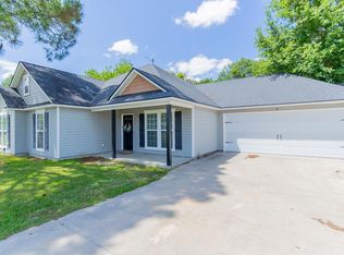 86 N Moody Dr, Ray City, GA 31645