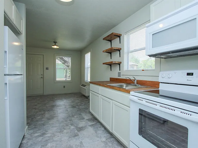 505 E 32nd St #1 — Photo 8