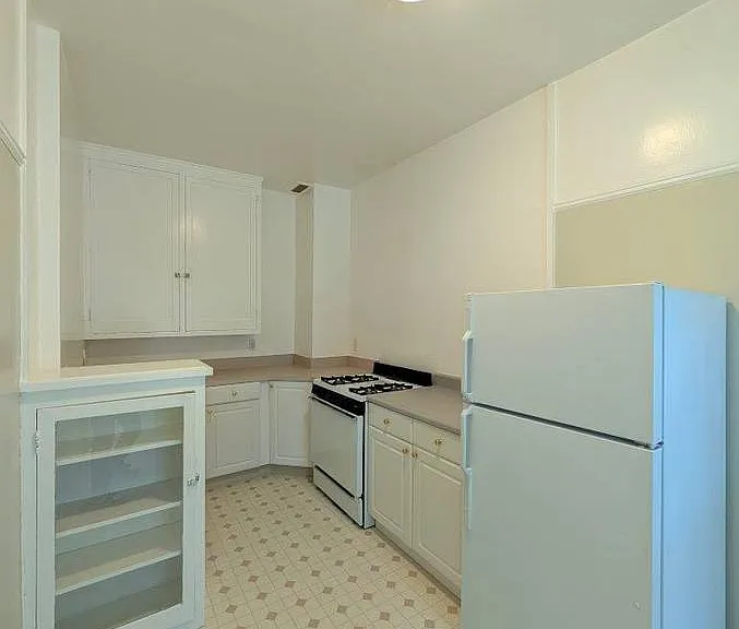2451 Le Conte — Photo 10