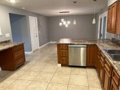 3rd image of 924 Birchwood Dr