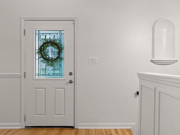 3rd image of 609 Neighbors Dr