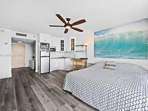 5th image of 19201 Collins Ave #511