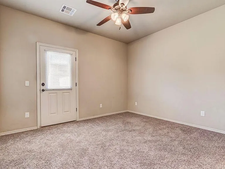 114 Ashley Dr — Photo 12